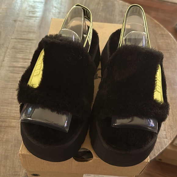 COPY - UGG Fluff Slides - Picture 2 of 5